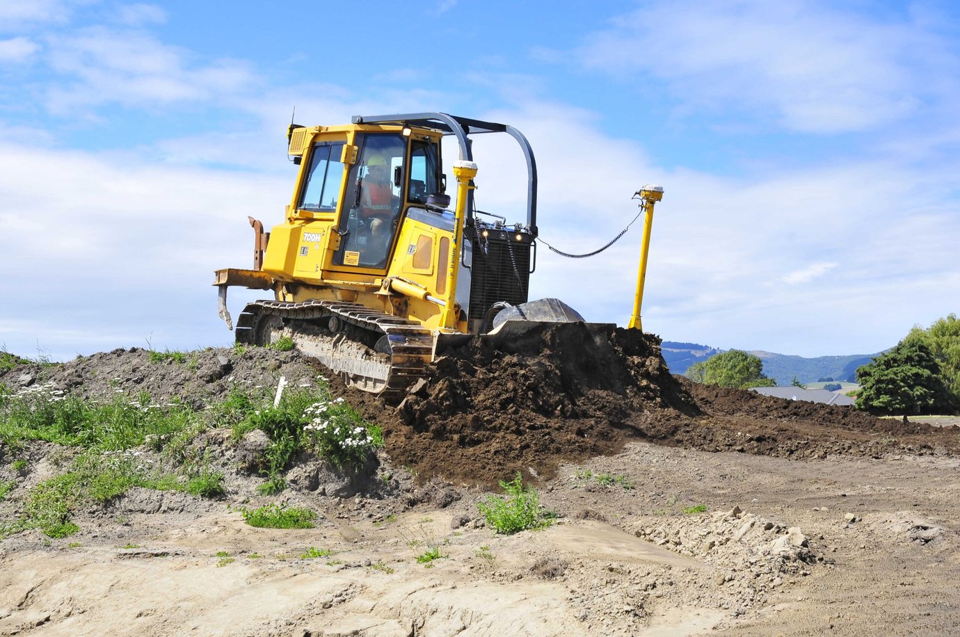2D-Dozer-Deere-GCS900-Dual-GNSS-Dozer--scaled